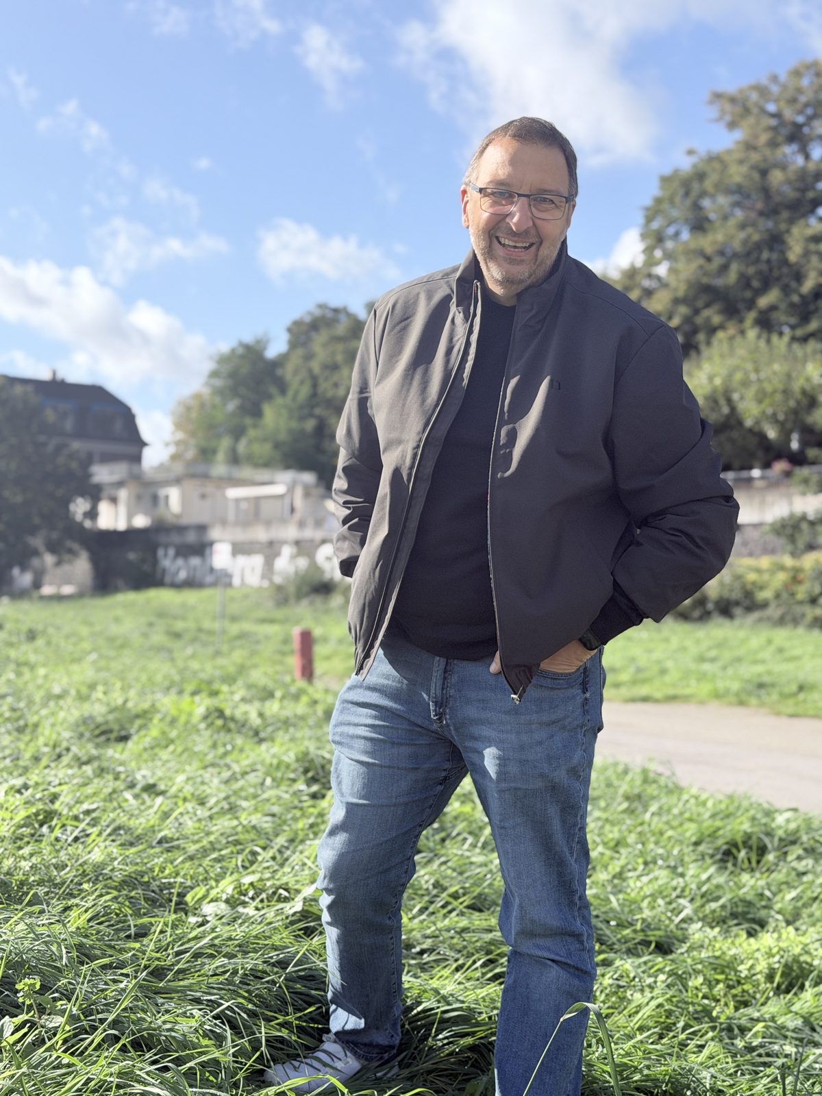 Marco Peters an den Rheinwiesen in Duisburg.